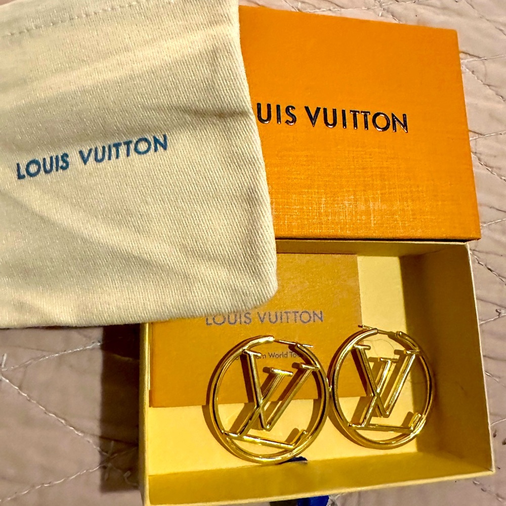 LOUIS VUTTON EARRINGS